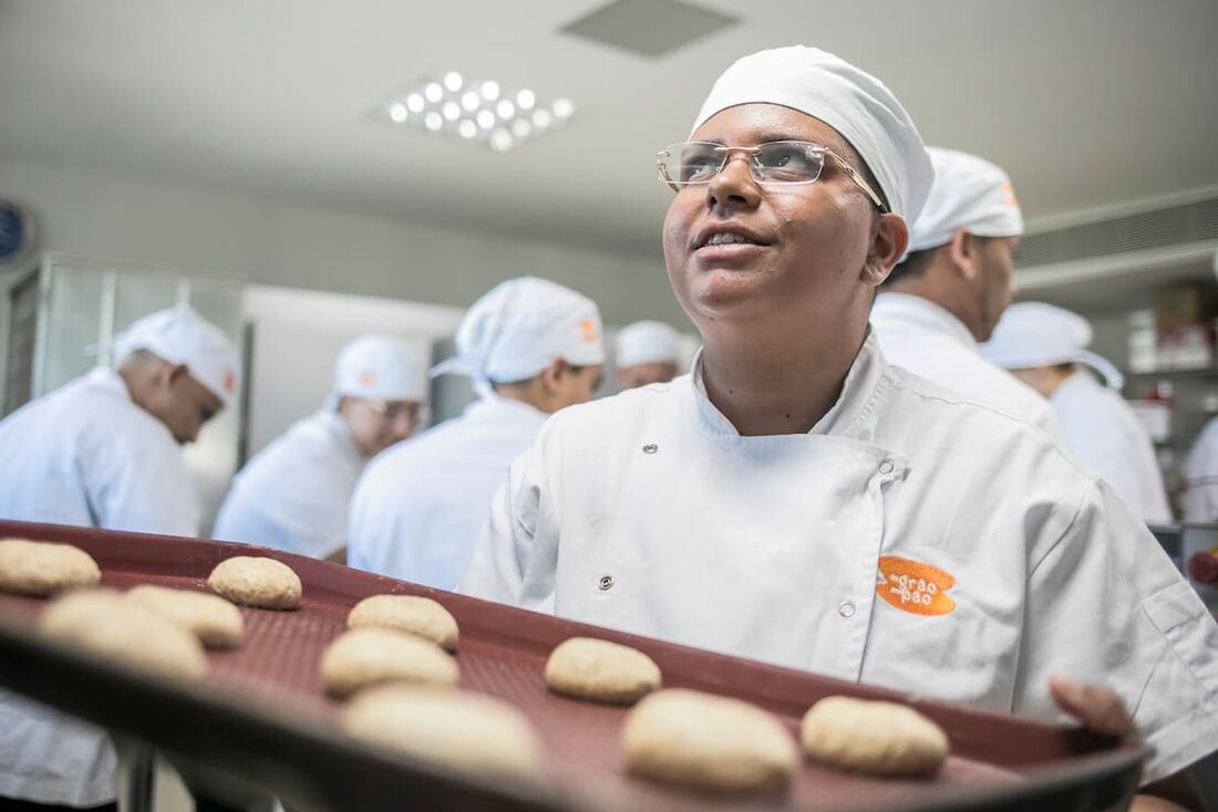 Curso gratuito de panificação e confeitaria